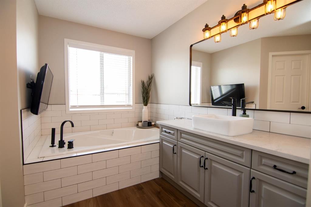 129 Prestwick Estate Way Se, Calgary, AB