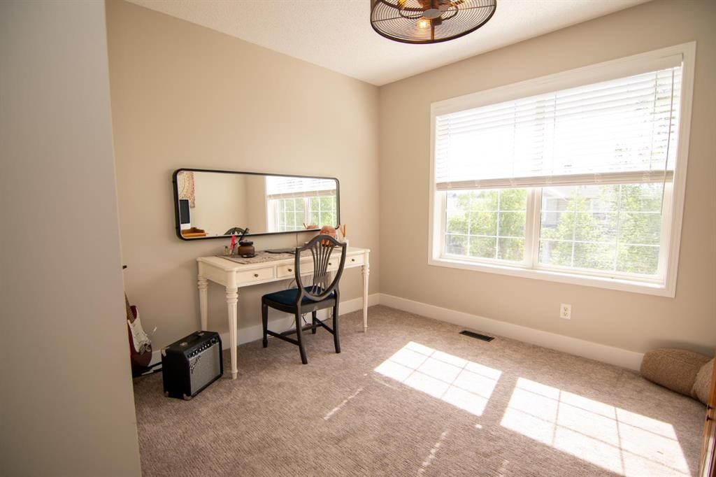 129 Prestwick Estate Way Se, Calgary, AB