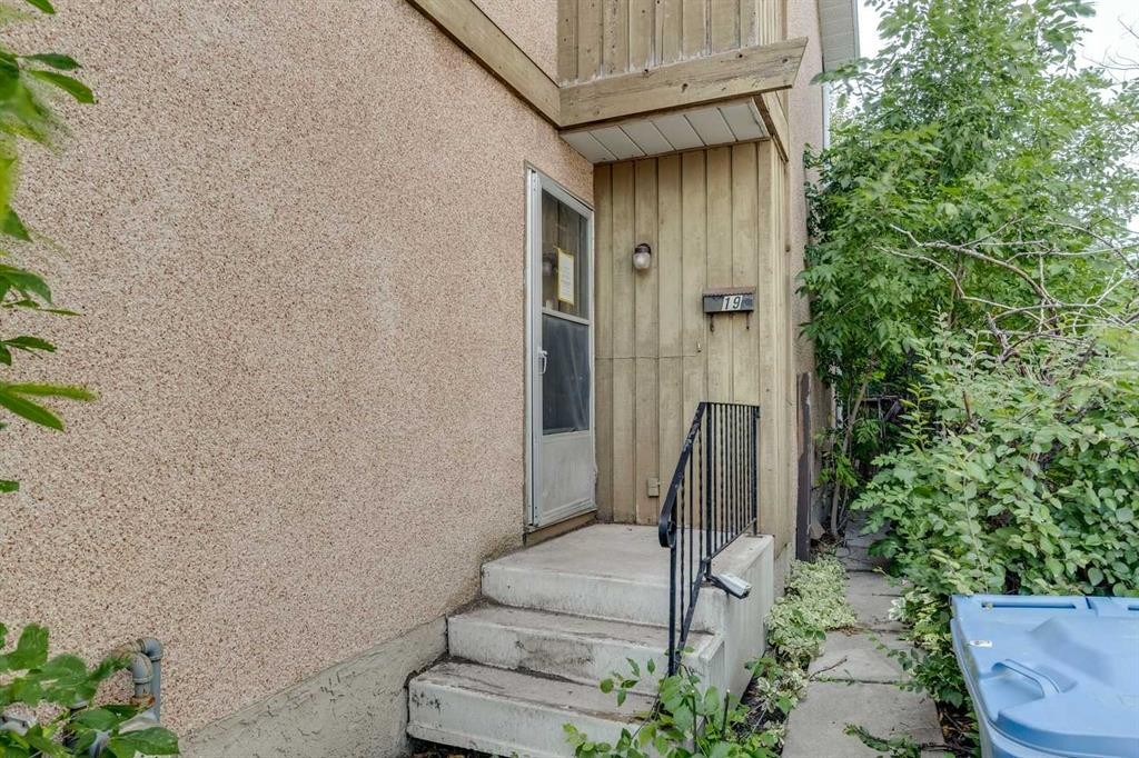 19 Whitehill Gate Ne, Calgary, AB