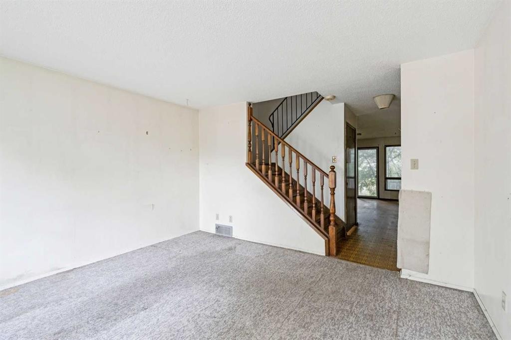 19 Whitehill Gate Ne, Calgary, AB