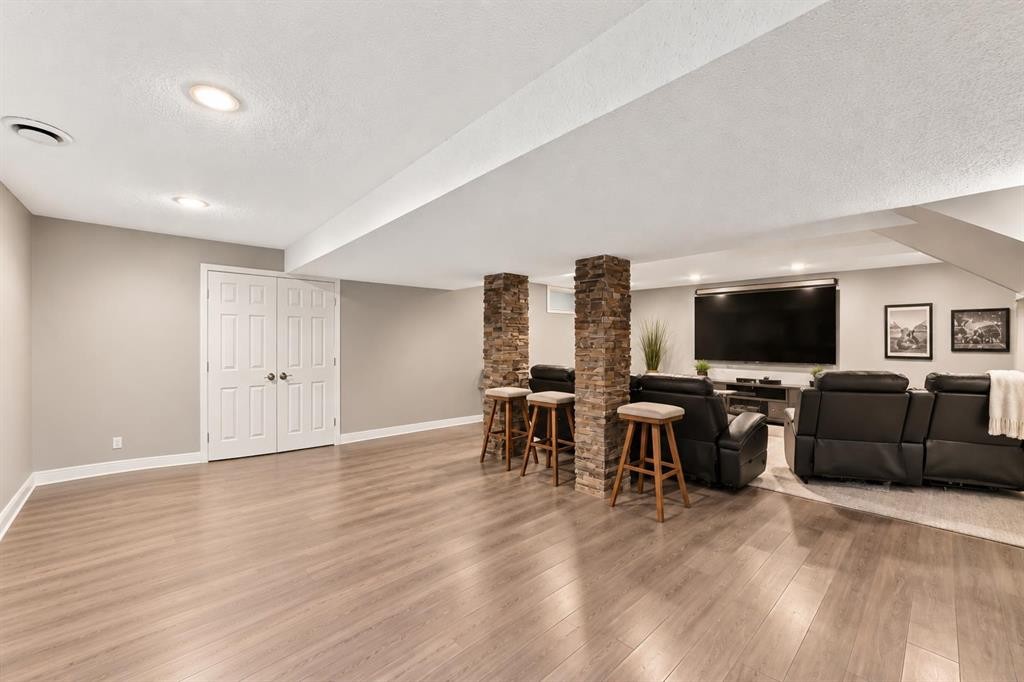 343 Berkshire Place Nw, Calgary, AB