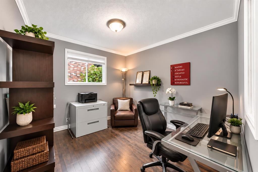 343 Berkshire Place Nw, Calgary, AB