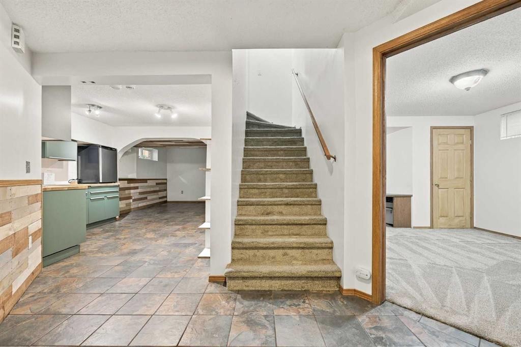 760 Riverbend Drive Se, Calgary, AB