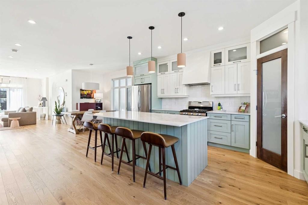 1128 17 Avenue Nw, Calgary, AB