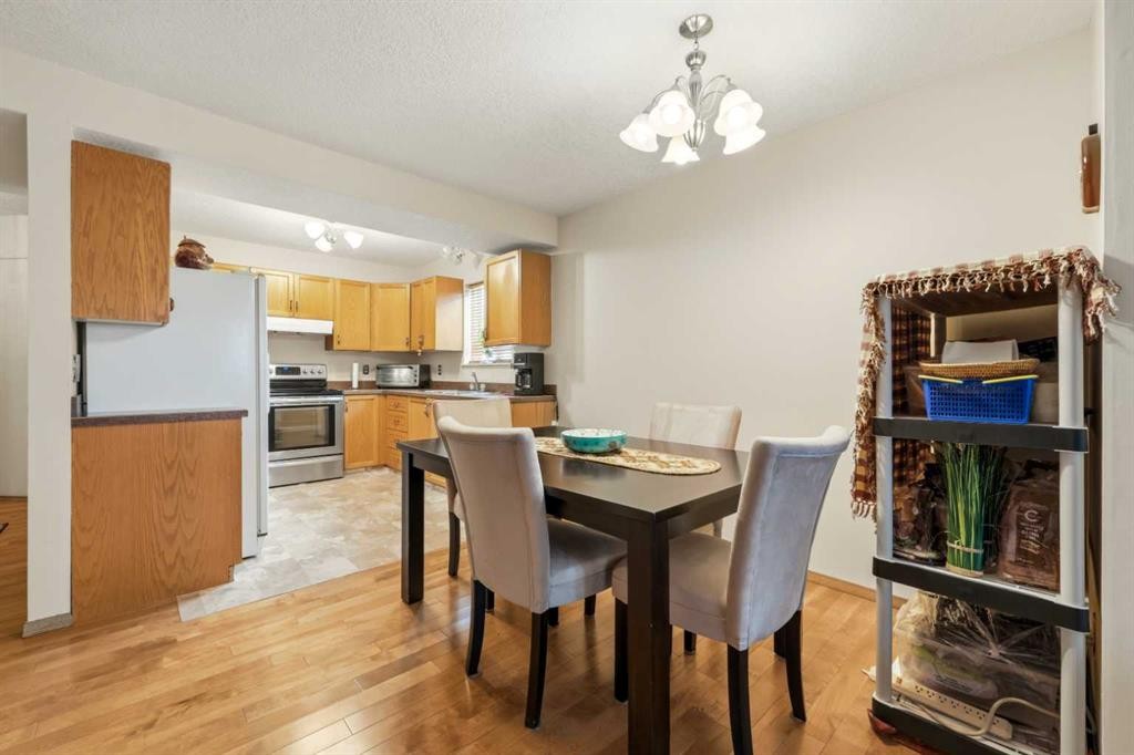 28 Martinglen Way Ne, Calgary, AB