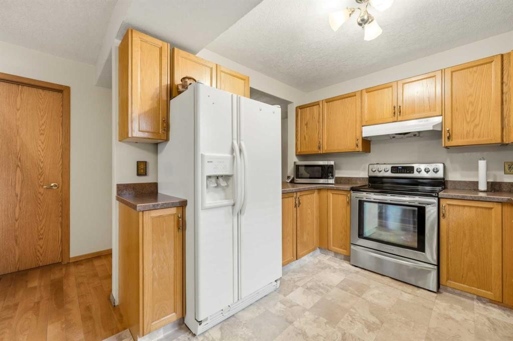 28 Martinglen Way Ne, Calgary, AB