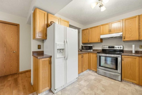 28 Martinglen Way Ne, Calgary, AB 