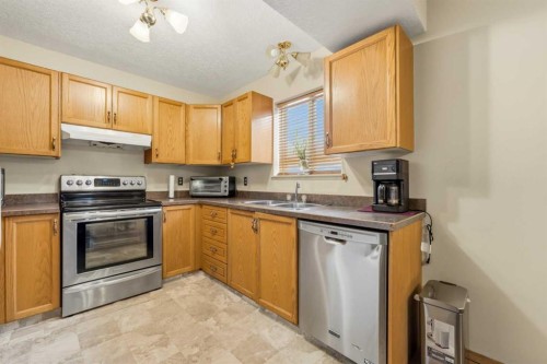 28 Martinglen Way Ne, Calgary, AB 
