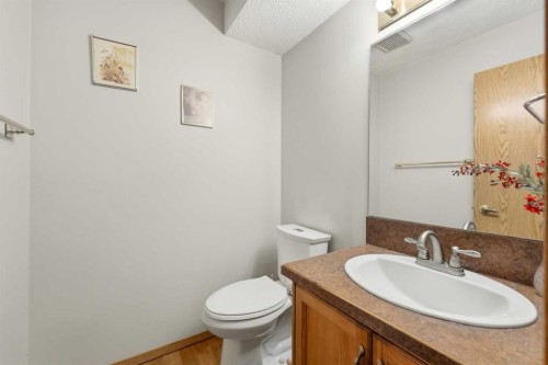 28 Martinglen Way Ne, Calgary, AB 