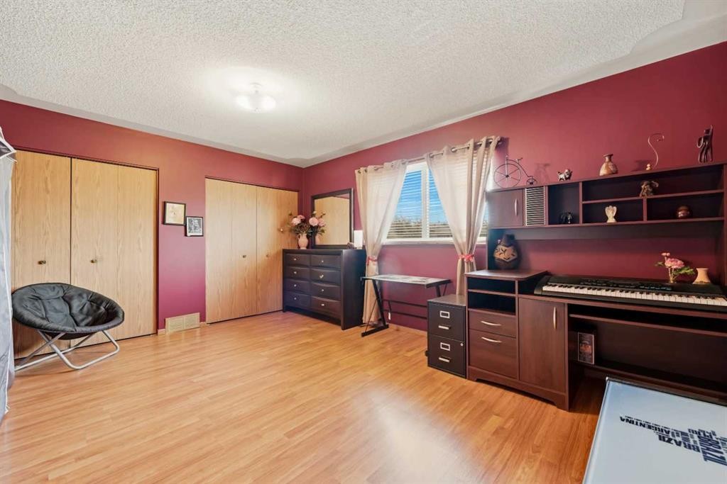 28 Martinglen Way Ne, Calgary, AB