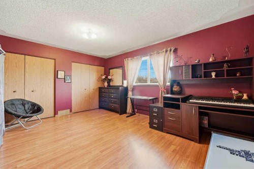 28 Martinglen Way Ne, Calgary, AB 