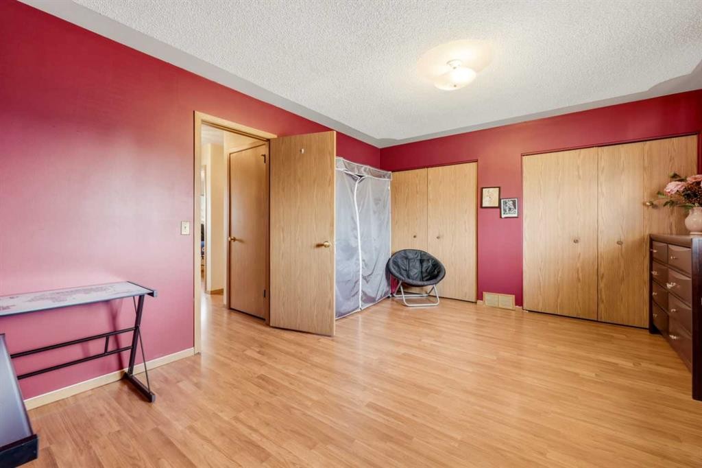 28 Martinglen Way Ne, Calgary, AB