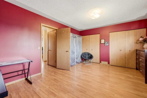 28 Martinglen Way Ne, Calgary, AB 