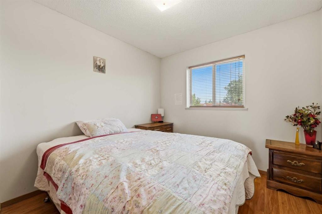 28 Martinglen Way Ne, Calgary, AB
