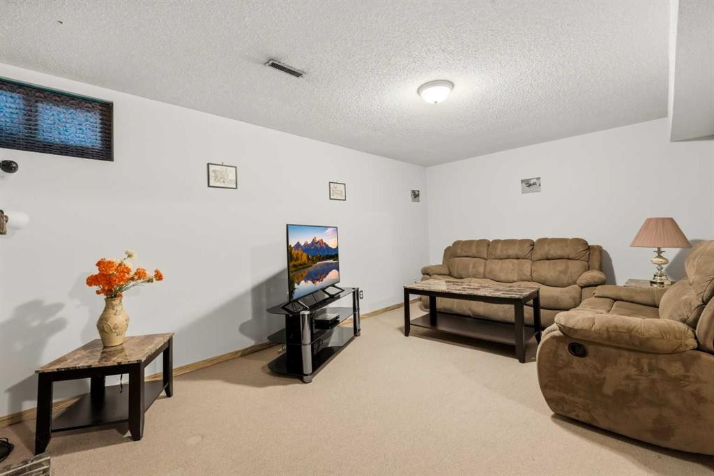 28 Martinglen Way Ne, Calgary, AB