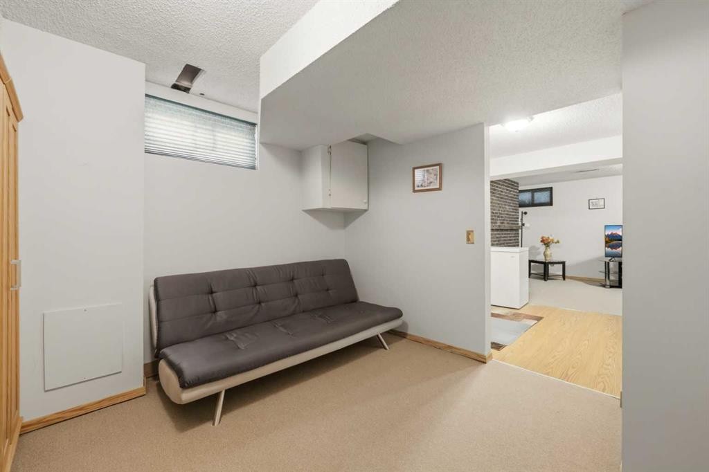 28 Martinglen Way Ne, Calgary, AB
