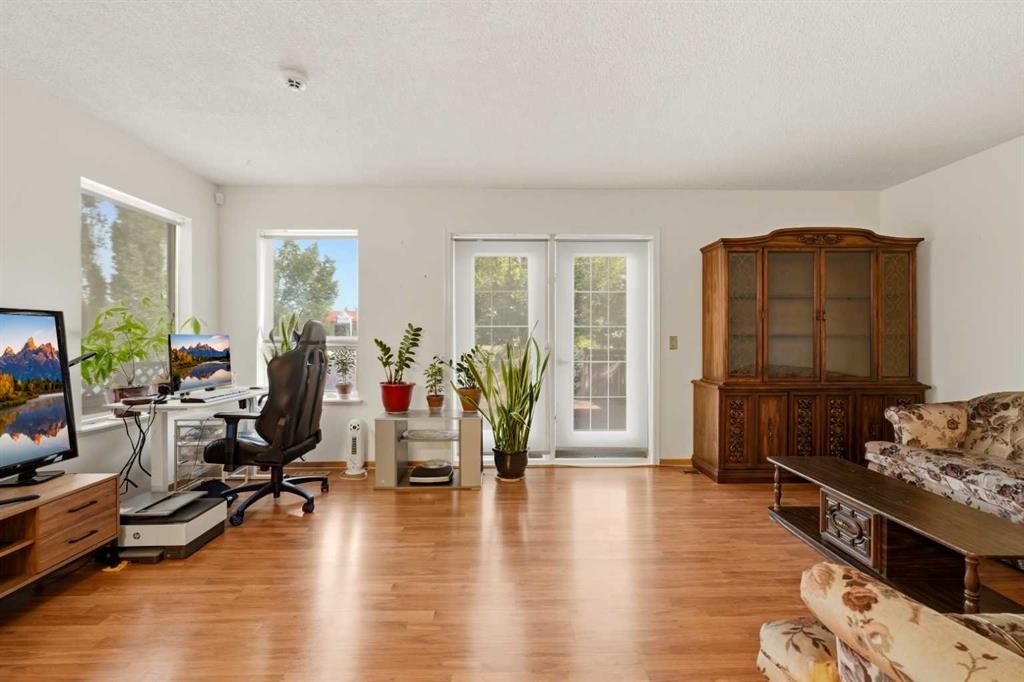 28 Martinglen Way Ne, Calgary, AB