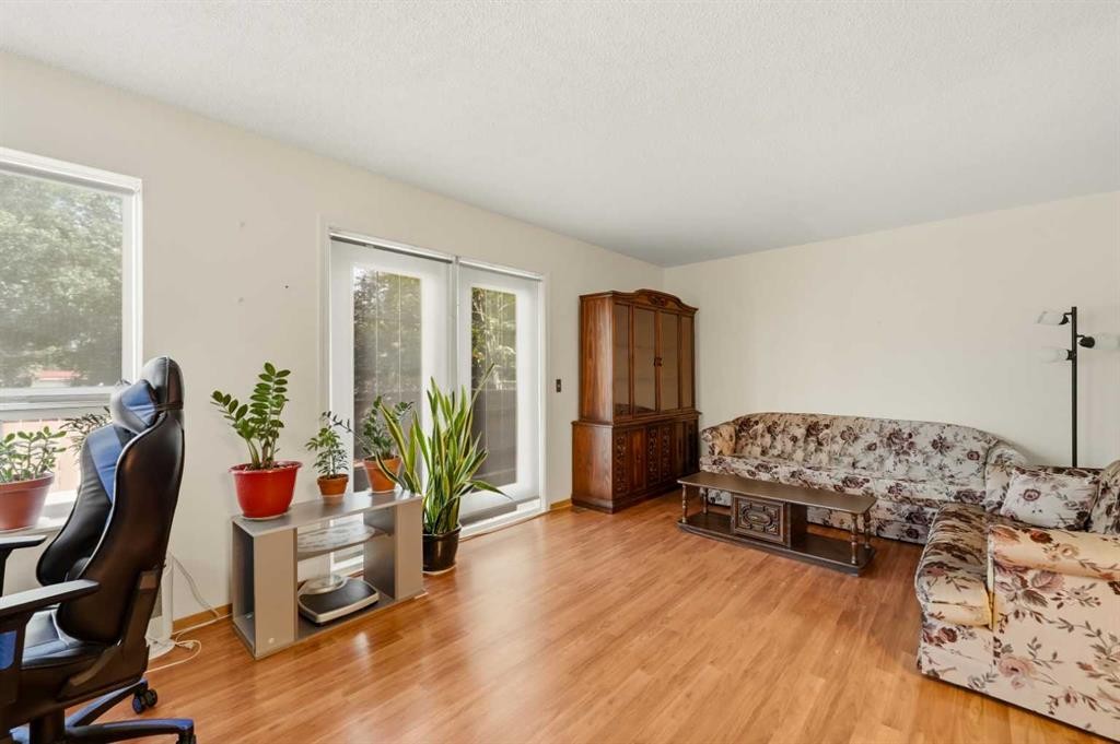 28 Martinglen Way Ne, Calgary, AB