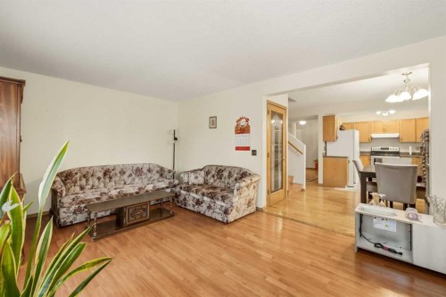 28 Martinglen Way Ne, Calgary, AB 