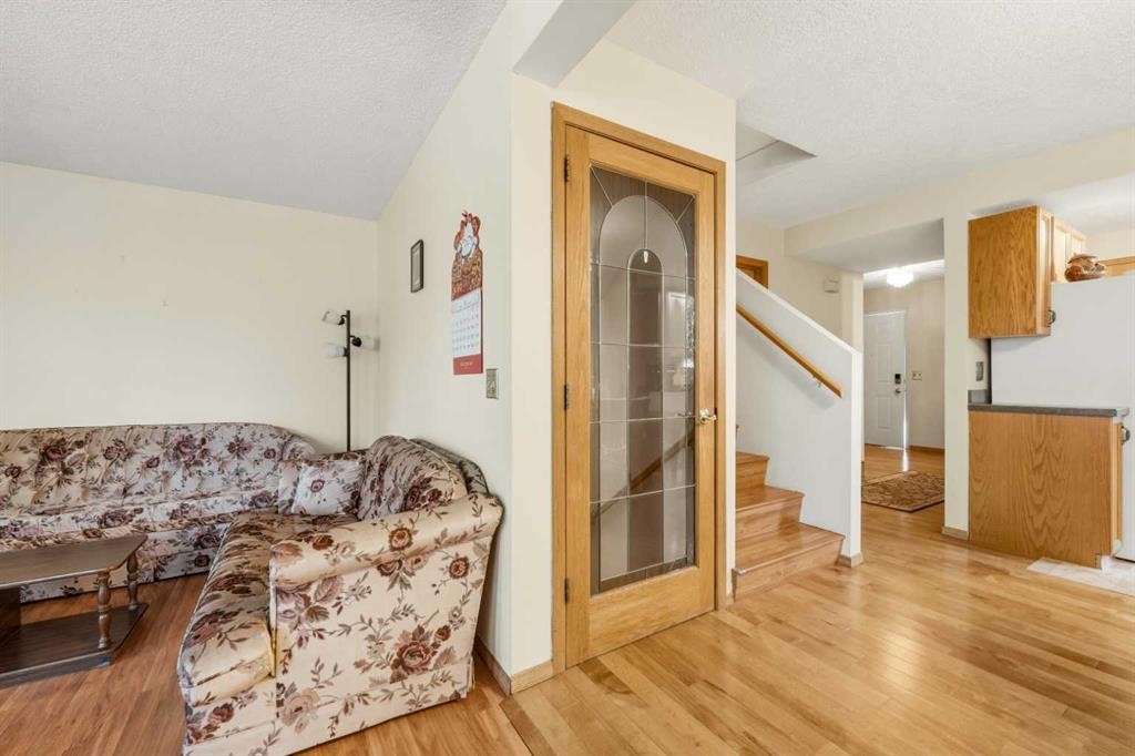 28 Martinglen Way Ne, Calgary, AB
