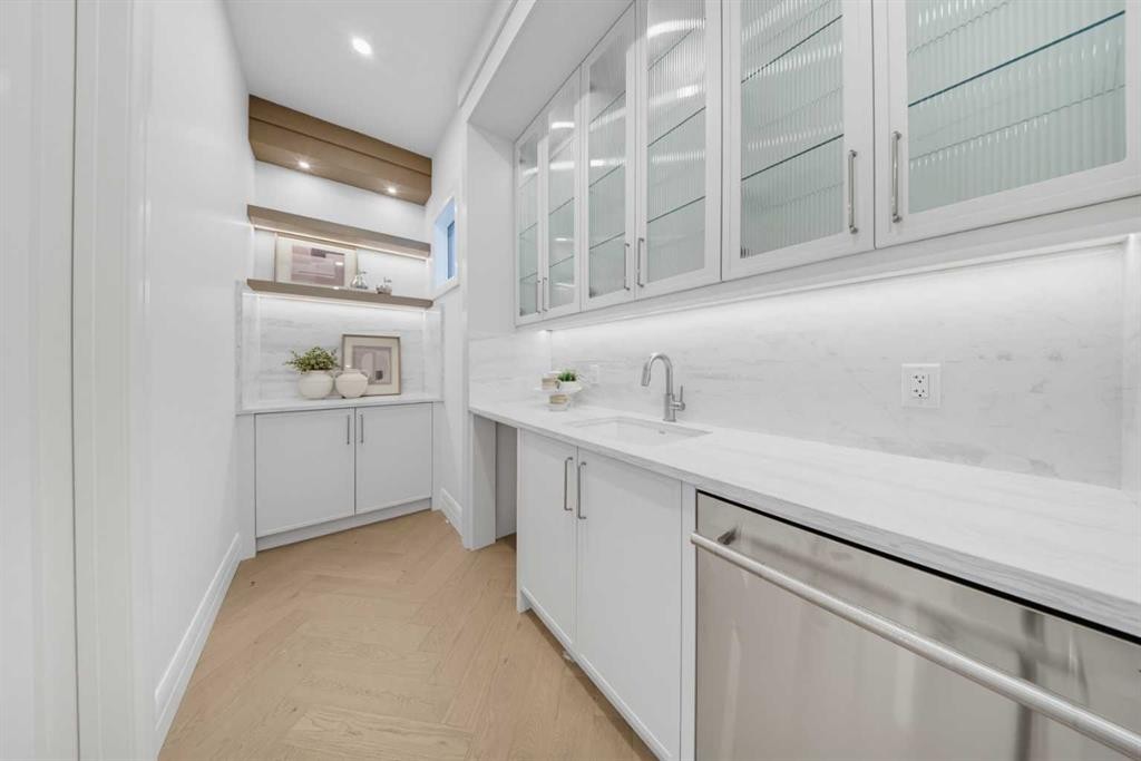 2407 4 Avenue Nw, Calgary, AB
