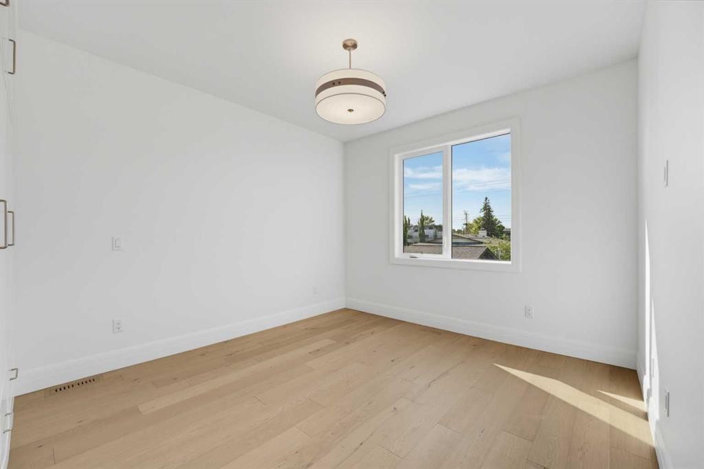 2407 4 Avenue Nw, Calgary, AB
