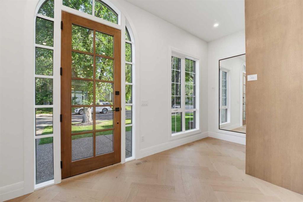2407 4 Avenue Nw, Calgary, AB