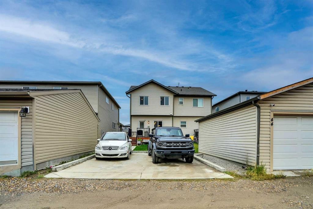 40 Cornerbrook Gate Ne, Calgary, AB