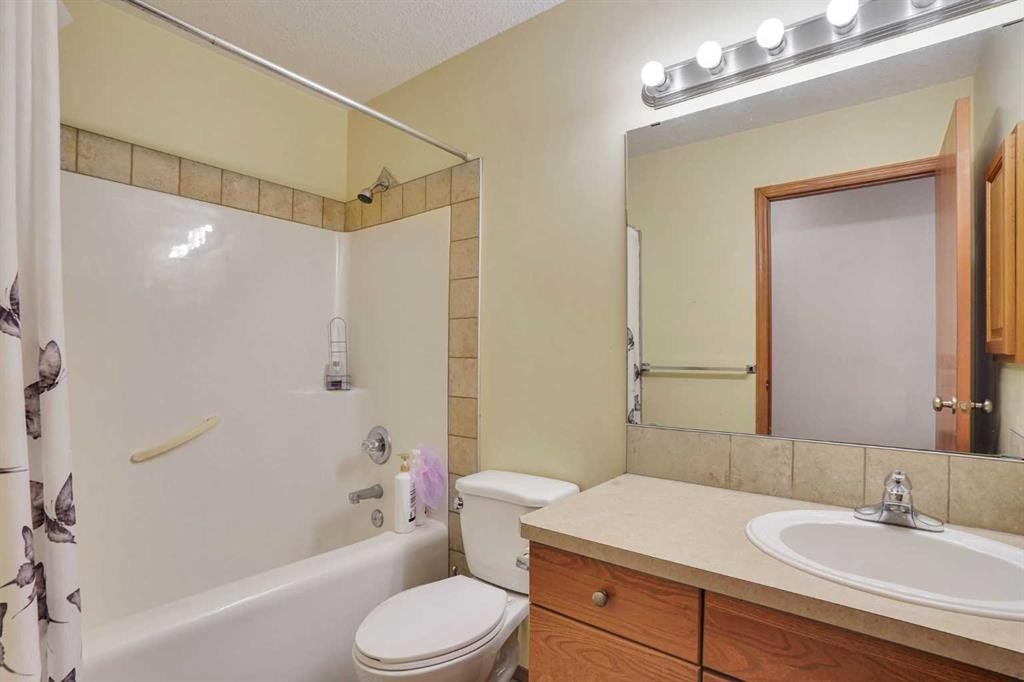 144 Hillcrest Cape, Strathmore, AB