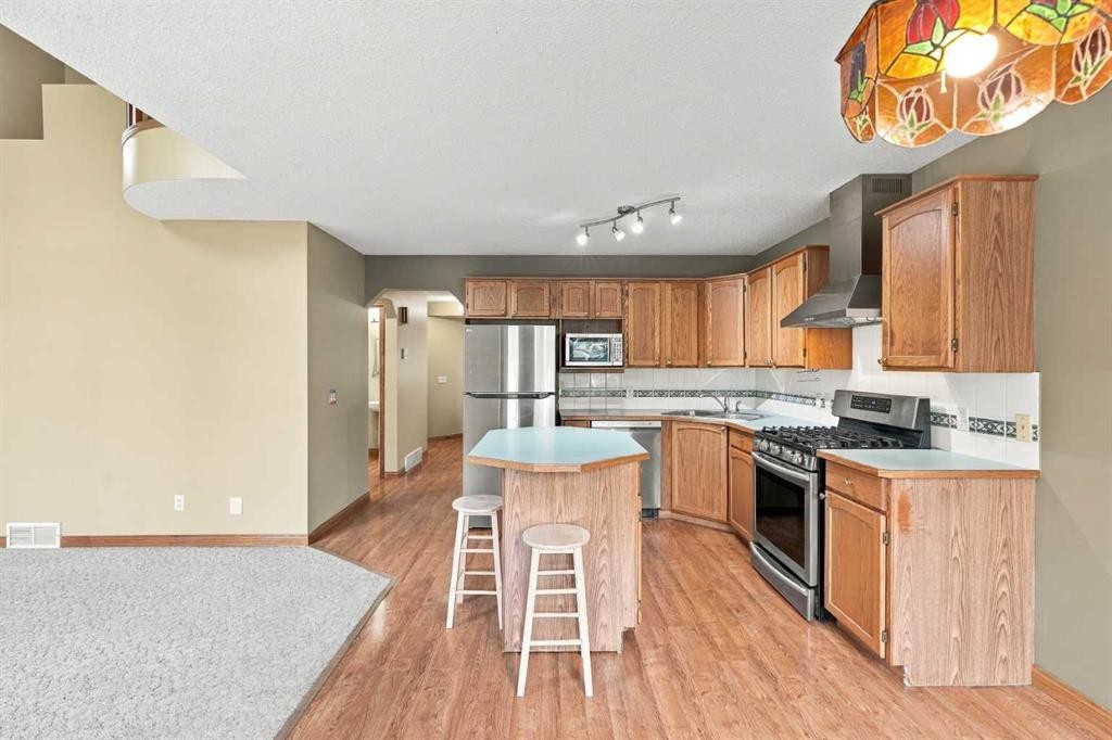 11 Somercrest Circle Sw, Calgary, AB