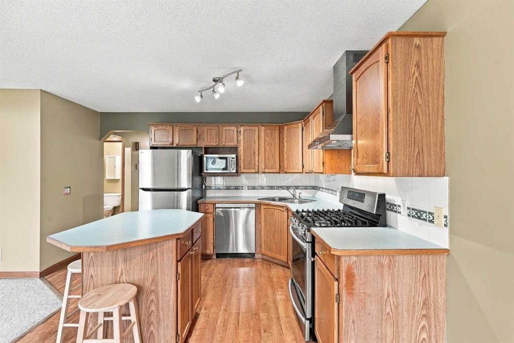 11 Somercrest Circle Sw, Calgary, AB