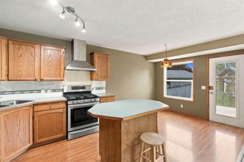 11 Somercrest Circle Sw, Calgary, AB 
