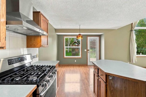 11 Somercrest Circle Sw, Calgary, AB 