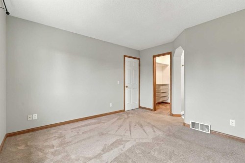 11 Somercrest Circle Sw, Calgary, AB 