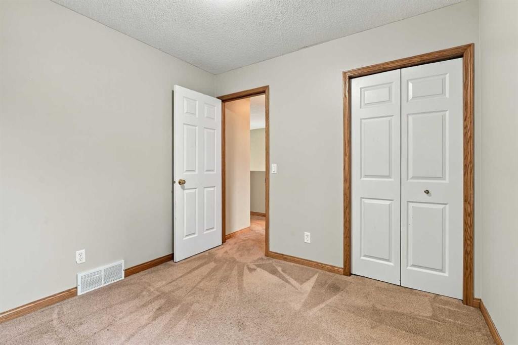 11 Somercrest Circle Sw, Calgary, AB