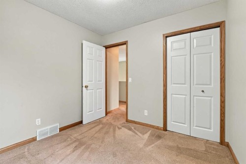 11 Somercrest Circle Sw, Calgary, AB 
