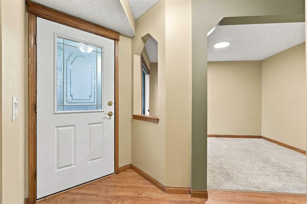 11 Somercrest Circle Sw, Calgary, AB