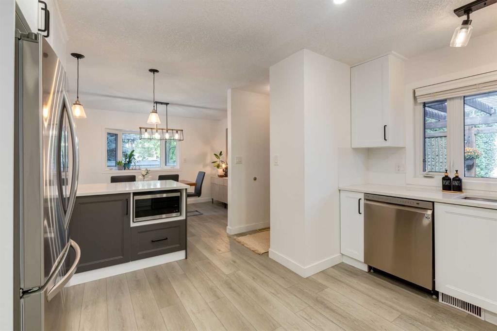 27 Midlake Place Se, Calgary, AB