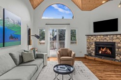 4-822 5 Street Canmore, AB T1W 2G4