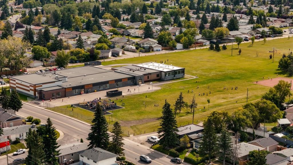 4112 13 Avenue Ne, Calgary, AB