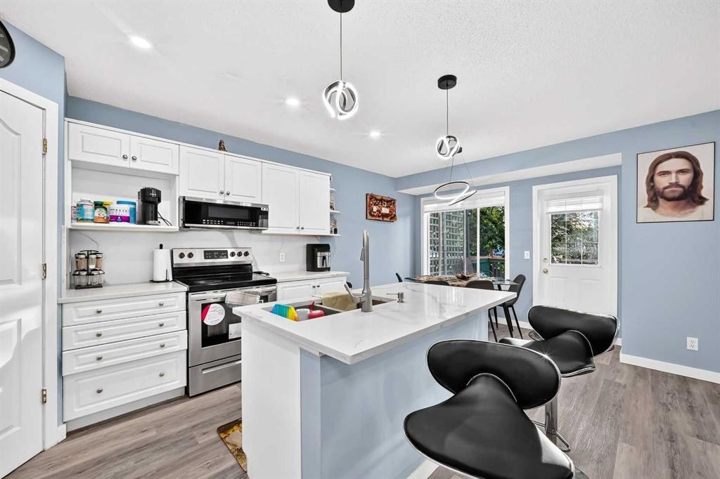 216 Mt Apex Green Se, Calgary, AB