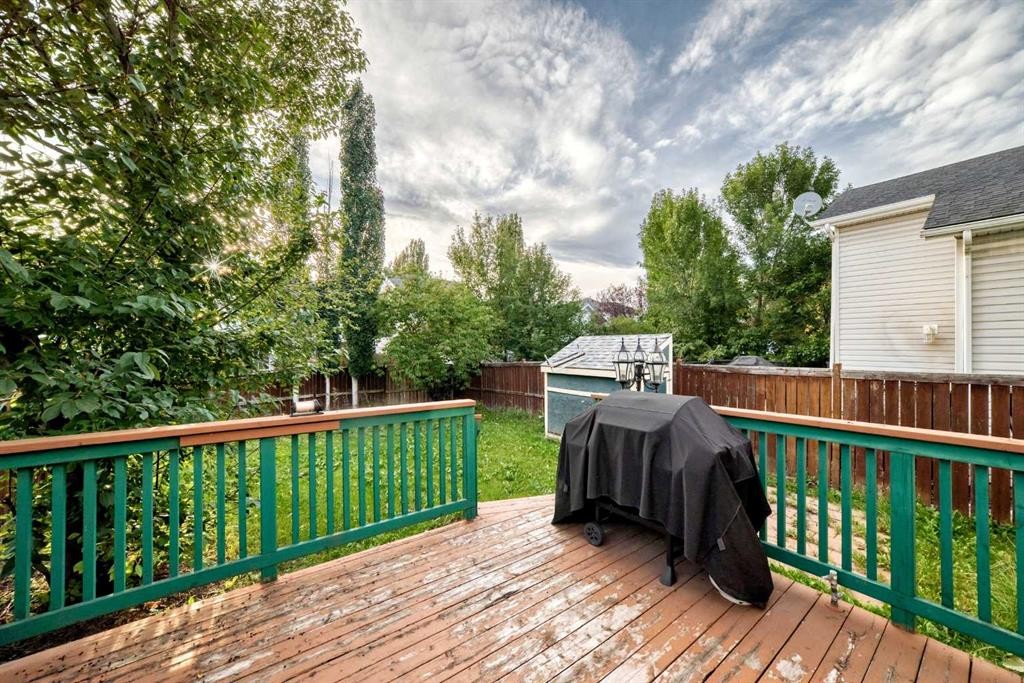 216 Mt Apex Green Se, Calgary, AB