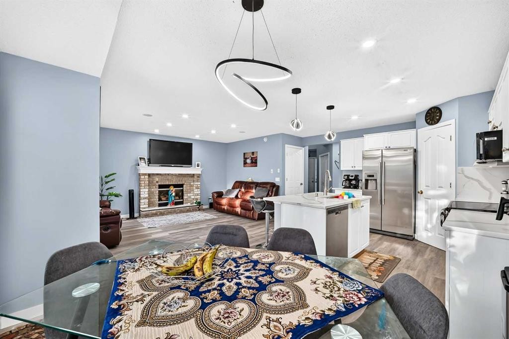 216 Mt Apex Green Se, Calgary, AB