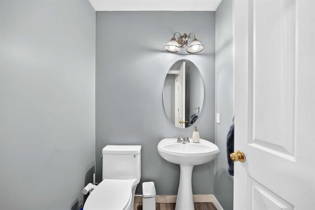 216 Mt Apex Green Se, Calgary, AB