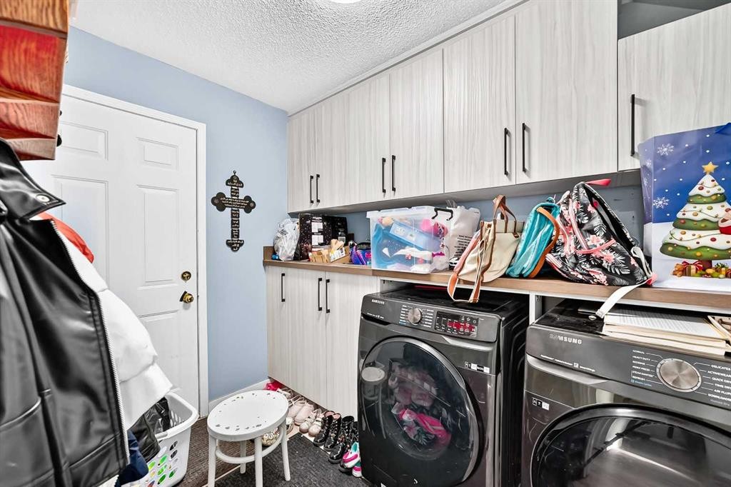 216 Mt Apex Green Se, Calgary, AB