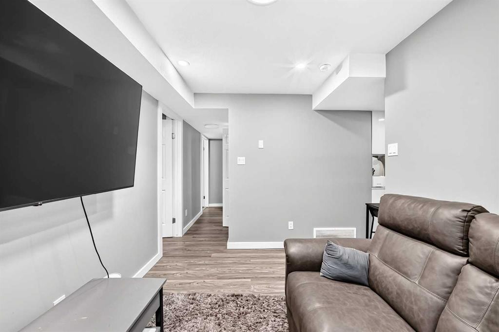 216 Mt Apex Green Se, Calgary, AB