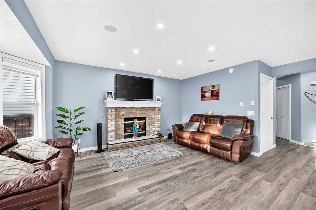 216 Mt Apex Green Se, Calgary, AB