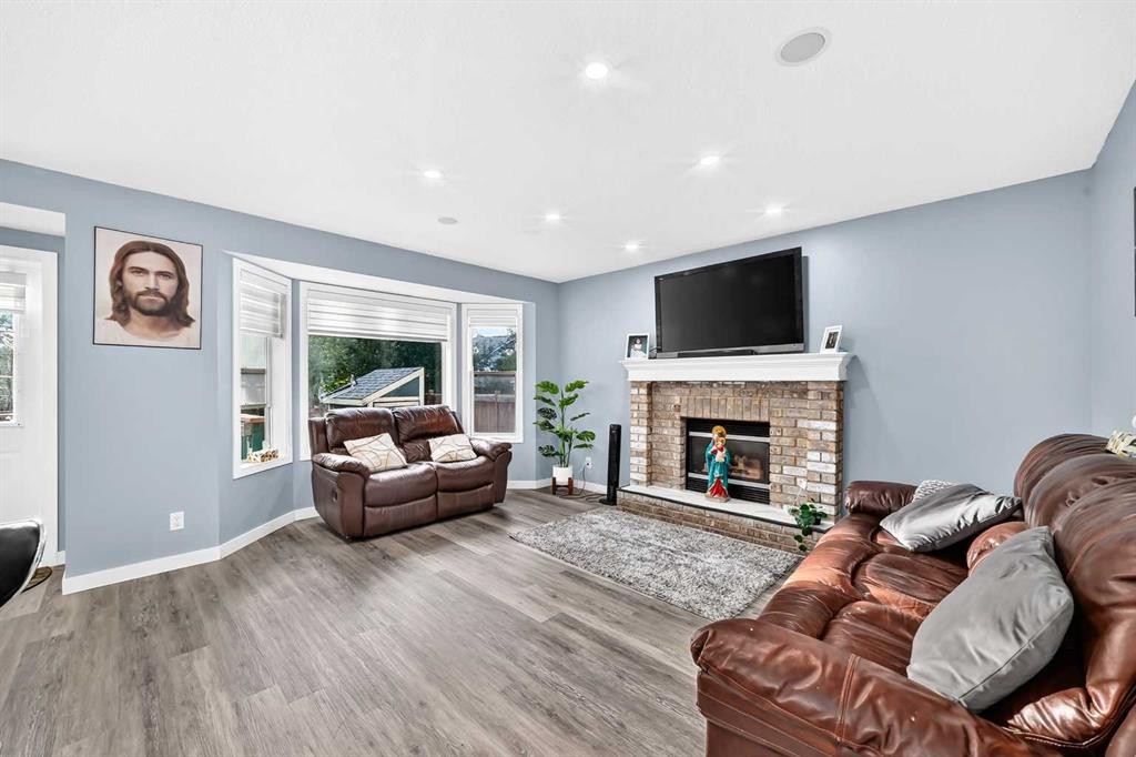 216 Mt Apex Green Se, Calgary, AB