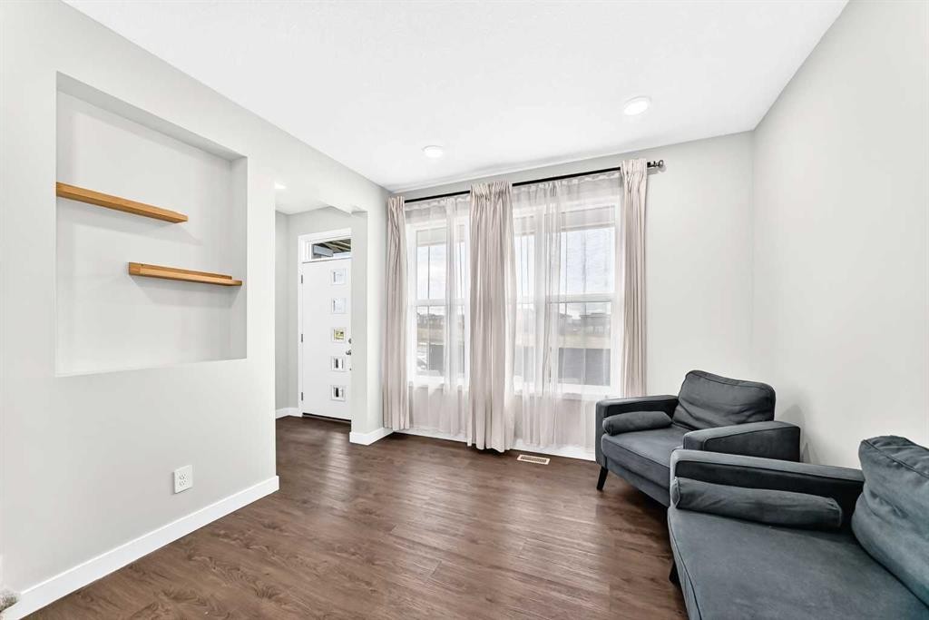 471 Livingston Way Ne, Calgary, AB