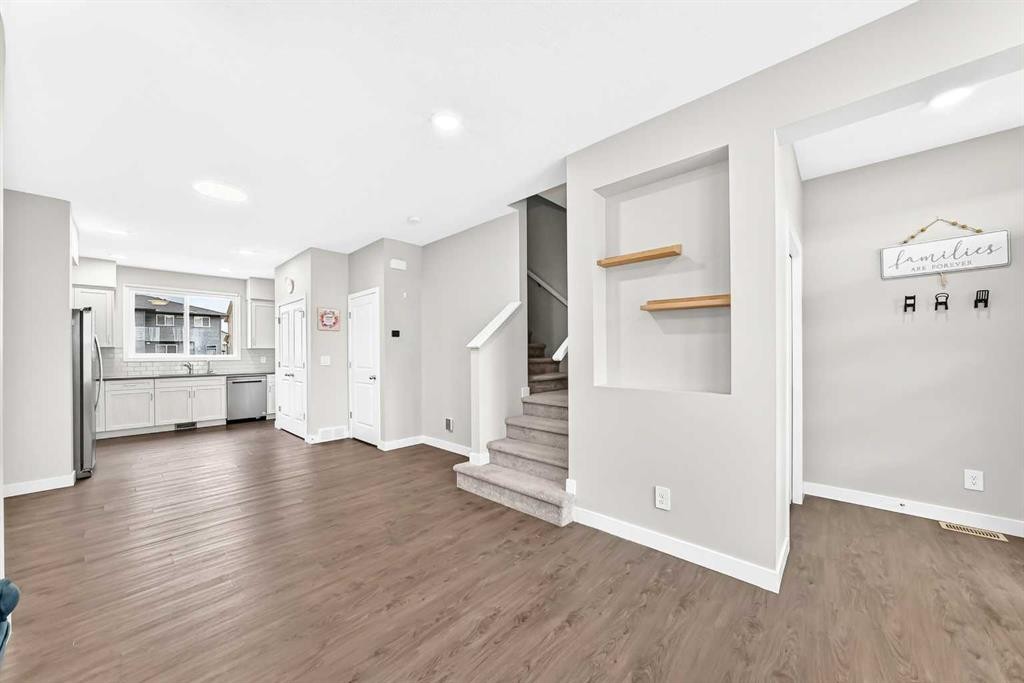 471 Livingston Way Ne, Calgary, AB